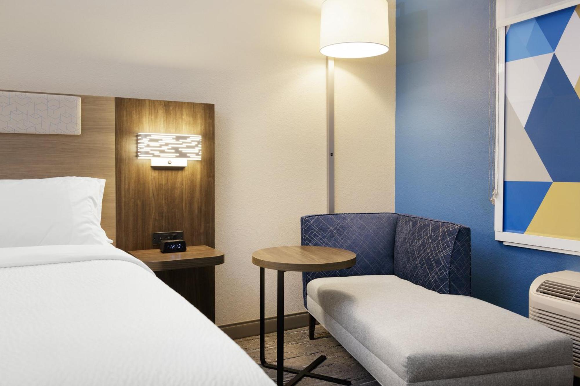 Holiday Inn Express Hotel & Suites Terre Haute By Ihg Eksteriør billede