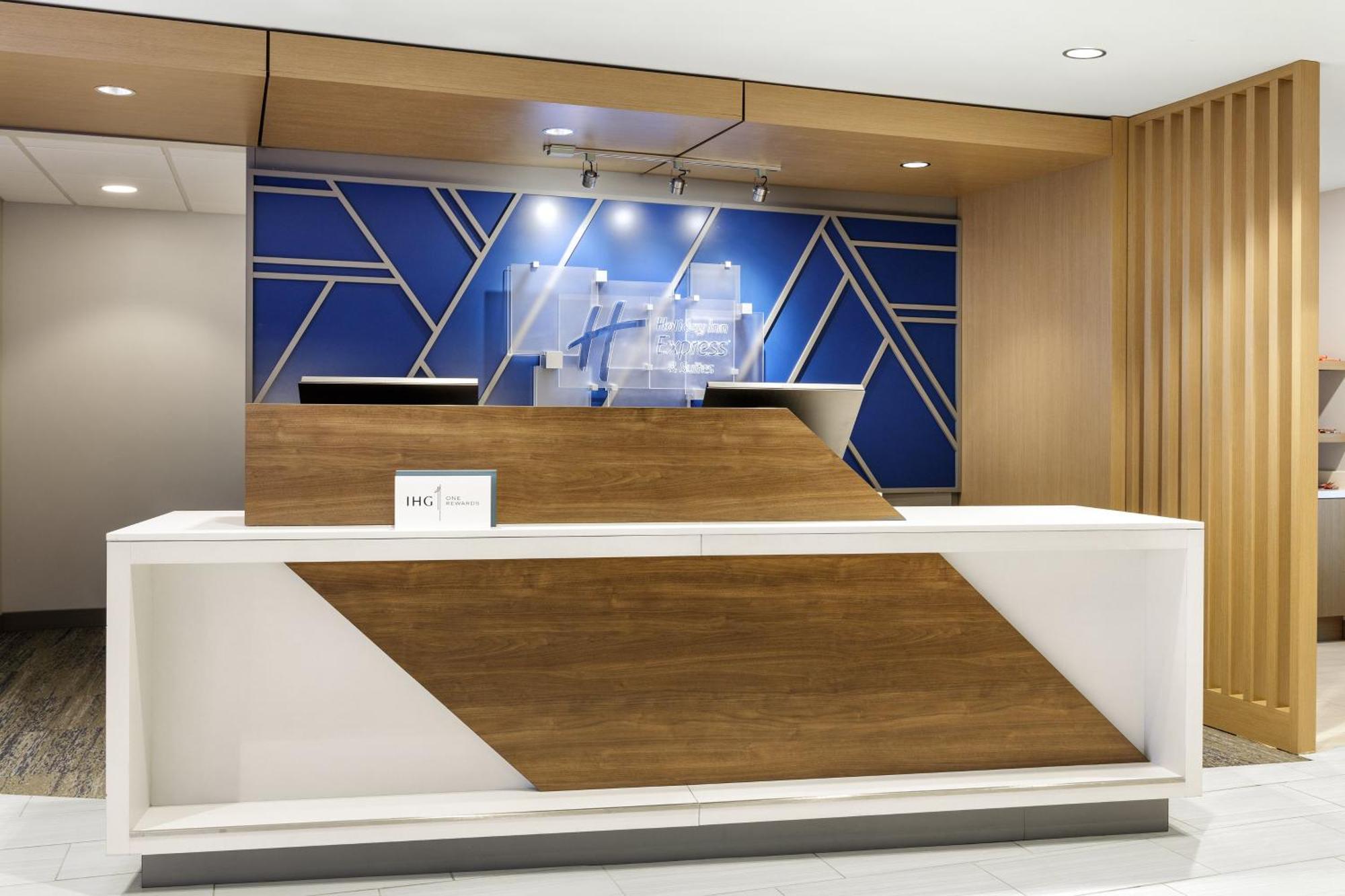 Holiday Inn Express Hotel & Suites Terre Haute By Ihg Eksteriør billede