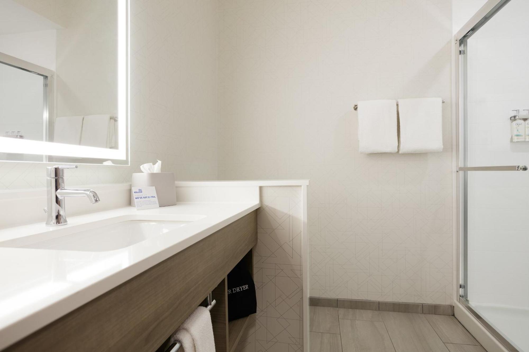 Holiday Inn Express Hotel & Suites Terre Haute By Ihg Eksteriør billede