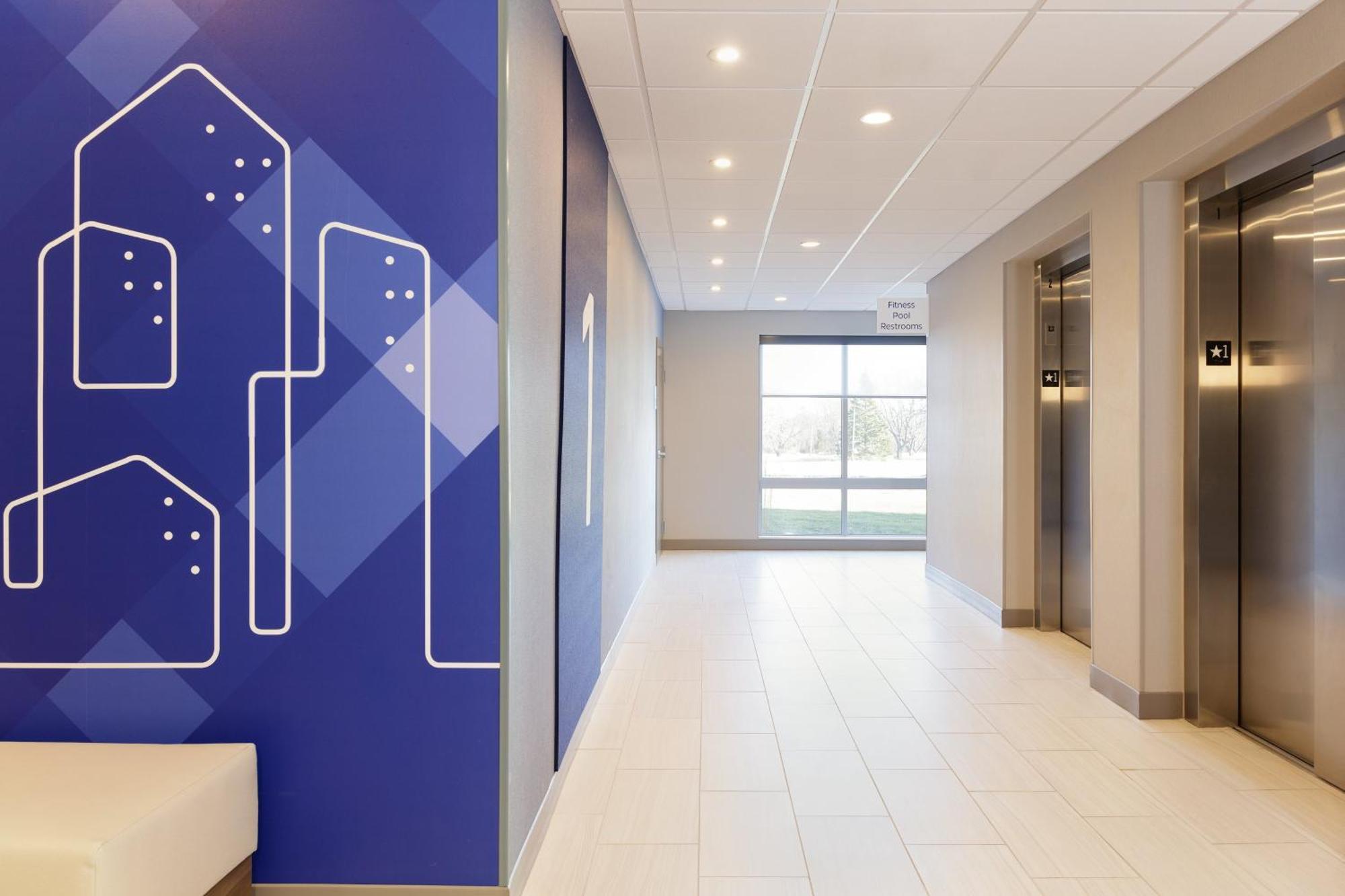 Holiday Inn Express Hotel & Suites Terre Haute By Ihg Eksteriør billede