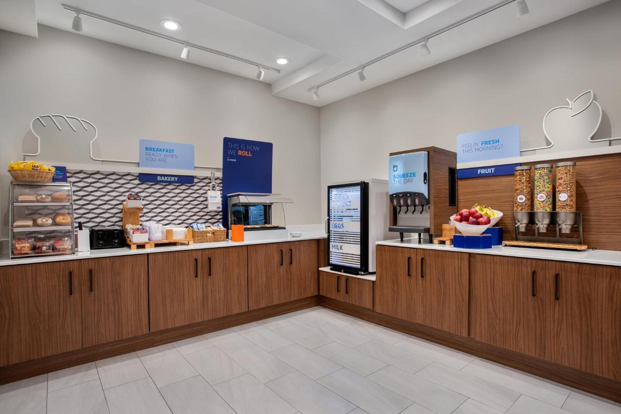 Holiday Inn Express Hotel & Suites Terre Haute By Ihg Eksteriør billede
