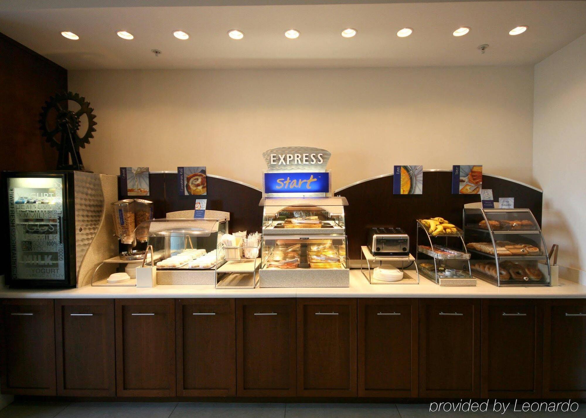 Holiday Inn Express Hotel & Suites Terre Haute By Ihg Eksteriør billede